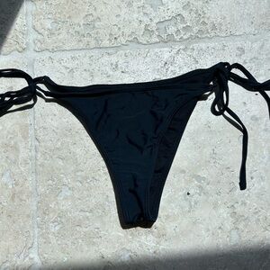 Bikini set (can be bought separate)